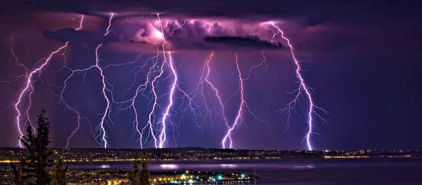 4.500 κεραυνοί έπεσαν χθες στην Ελλάδα των 39 βαθμών Κελσίου! - Πρωτοφανής ασυμμετρία καιρικών φαινομένων